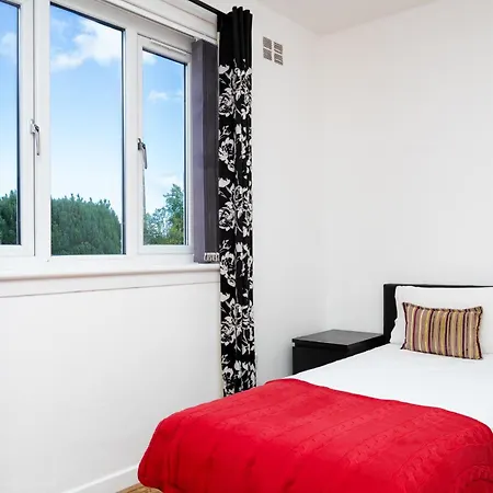 公寓 Airport Home, Free Parking, Sleeps 6, Near