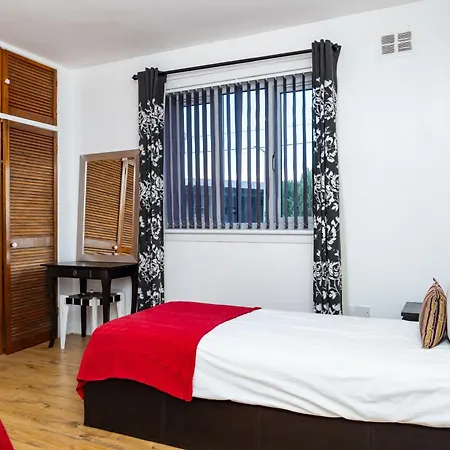 公寓 Airport Home, Free Parking, Sleeps 6, Near 爱丁堡