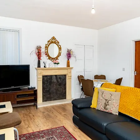 公寓 Airport Home, Free Parking, Sleeps 6, Near *