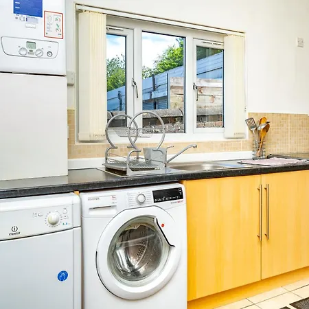 Airport Home, Free Parking, Sleeps 6, Near * 爱丁堡
