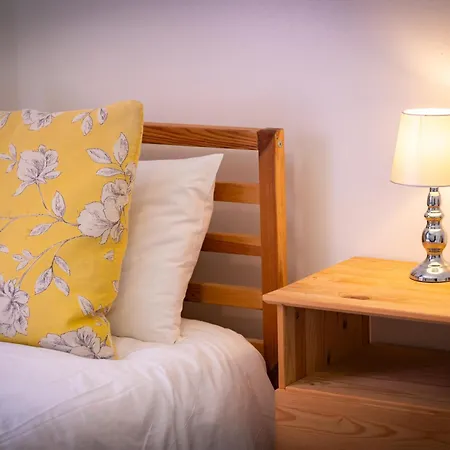 Airport Home, Free Parking, Sleeps 6, Near *