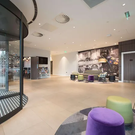 Hotel Hampton By Hilton West End 3*