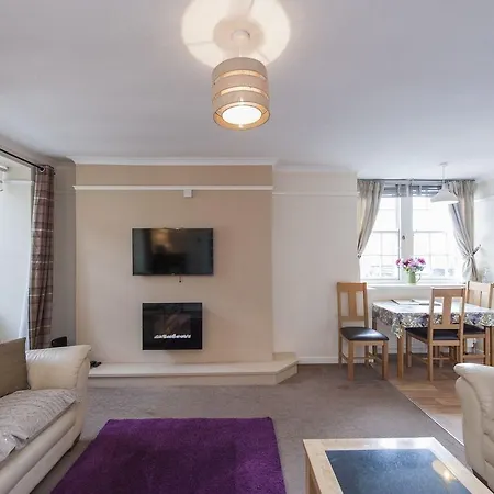 Writers View, Royal Mile Apartment Edinburgh