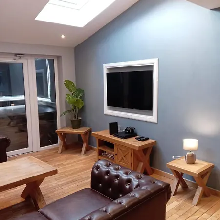 アパート Luxurious Townhouse With Hot Tub エディンバラ