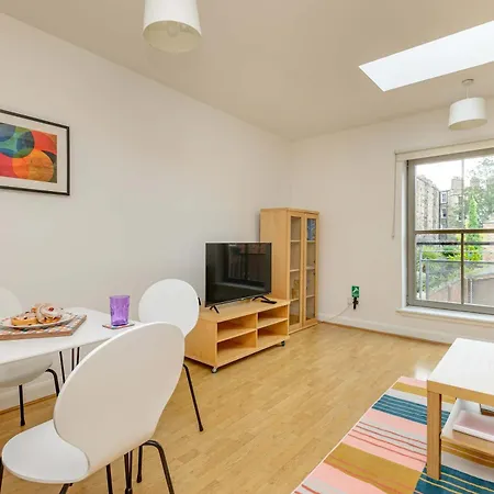 Апартаменты Unique 1 Bed House With Private Parking Эдинбург
