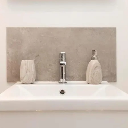 1 Bed In Heart Of Old Town With Castle Views *