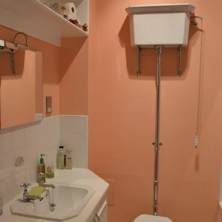 Traditional Georgian Flat In New Town