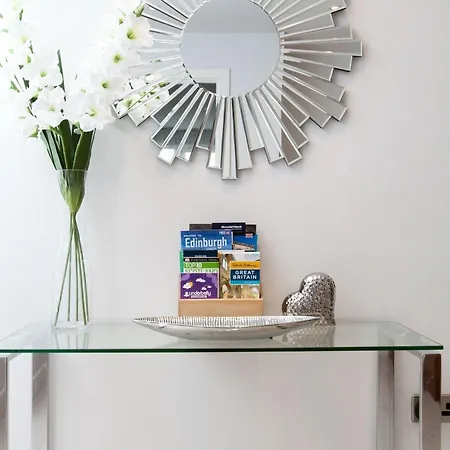 Luxurious - Sleeps 6