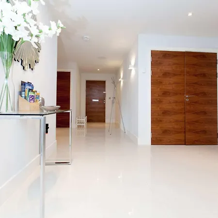 Luxurious - Sleeps 6