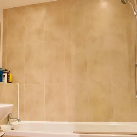 Bright Spacious 2 Bedroom In Stockbridge * Эдинбург