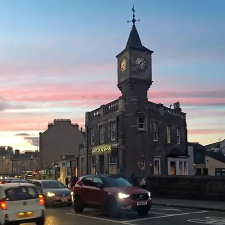 Апартаменты Bright Spacious 2 Bedroom In Stockbridge Эдинбург