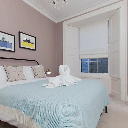 شقة Beautifully Modernised New Town *