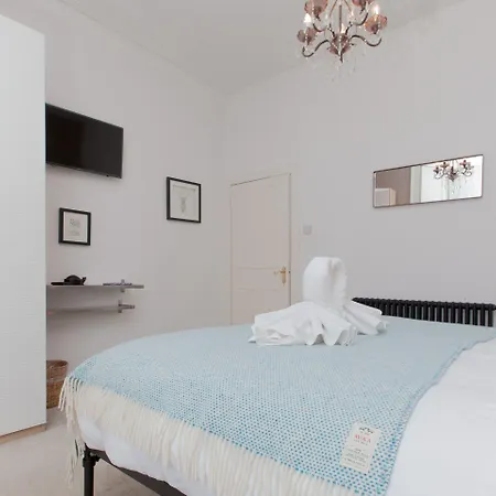 Beautifully Modernised New Town