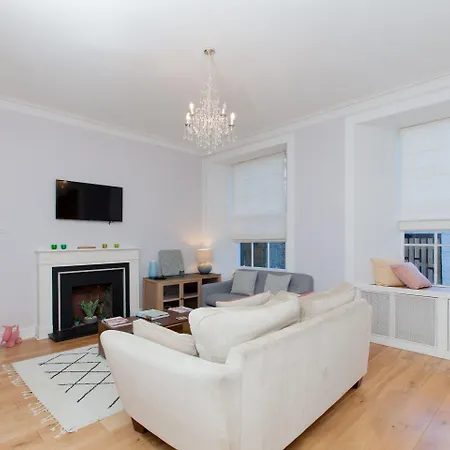 Beautifully Modernised New Town Apartament