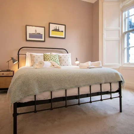 Beautifully Modernised New Town Apartament Edynburg