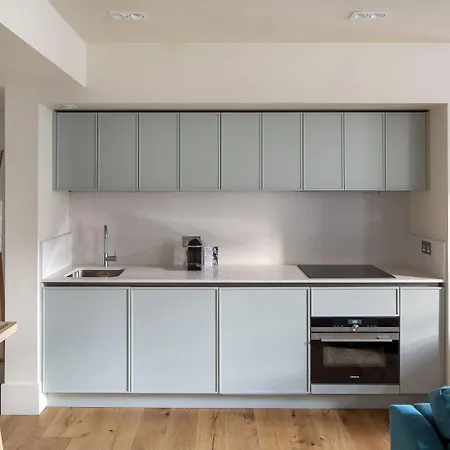 Abbey Apartments, At Holyrood 4*