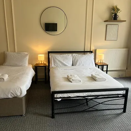 Travel Hotel *