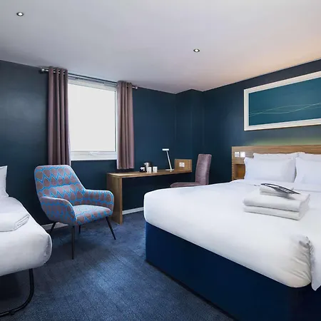 Travelodge Queen Street 3* אדינבורו