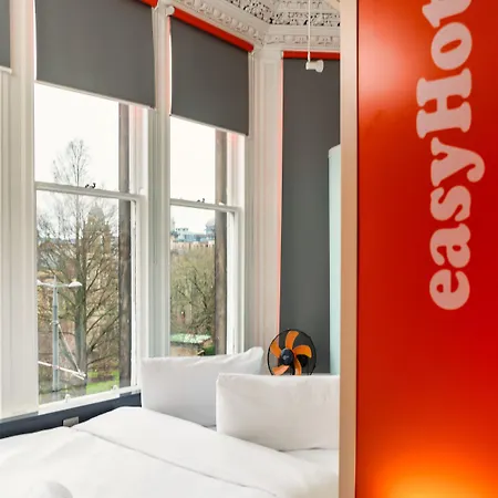 Easyhotel Hotell
