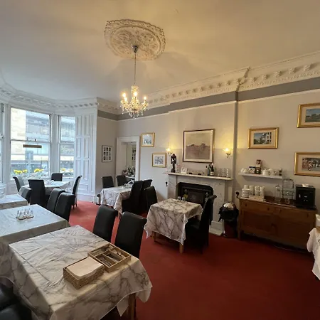 アーデンリー ゲストハウス 3*