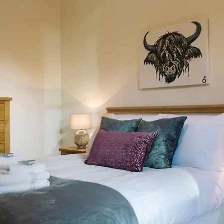 Pleasant Near Princes Street Gardens Apartment