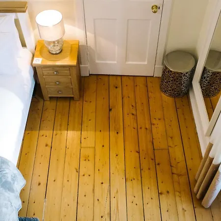 Pleasant Near Princes Street Gardens Edimburgo