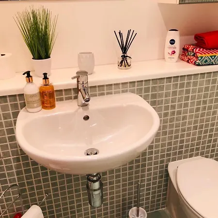 Remarkable 2 Bed In Lägenhet Edinburg