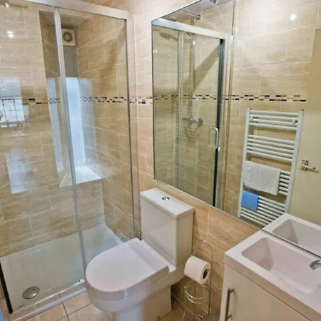 Thistle Street At Heart Of The Centre *