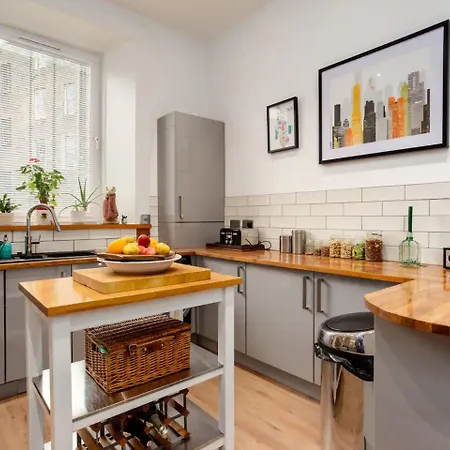 Daire Spacious 2 Bedroom House Near The Meadows Edinburgh