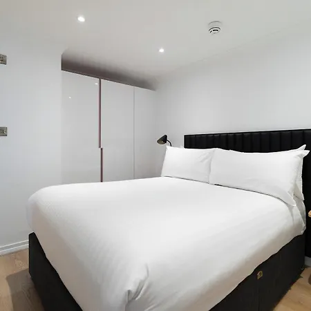 Premier Fountain Court شقة *