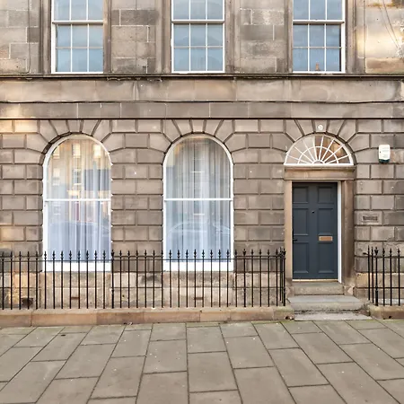 Luxury Georgian Retreat - Hot Tub - Patio