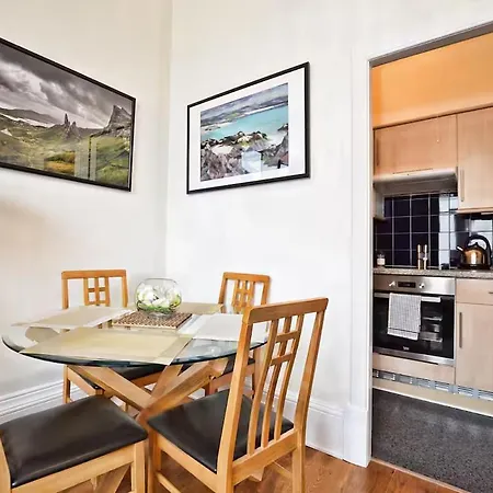 Great Location! 2bd,2 Bath In Centre Of Appartamento