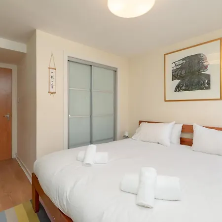 Appartamento Modern 2-bdr Flat In - Pass The Keys *