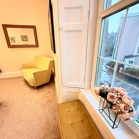 Georgian Luxury - Fast Broadband Wifi - Parking Available *