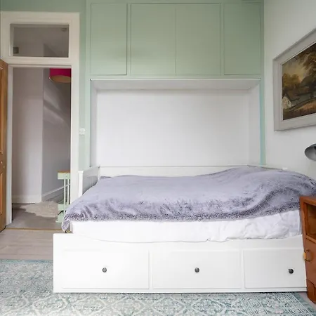 Charming Georgian - Steps To Tram & Centre Apartman