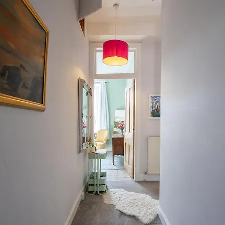 Charming Georgian - Steps To Tram & Centre Appartement