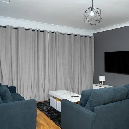 Elegant 1bd, Gym, Parking, Bus To Airport, Sleeps4 Villa *