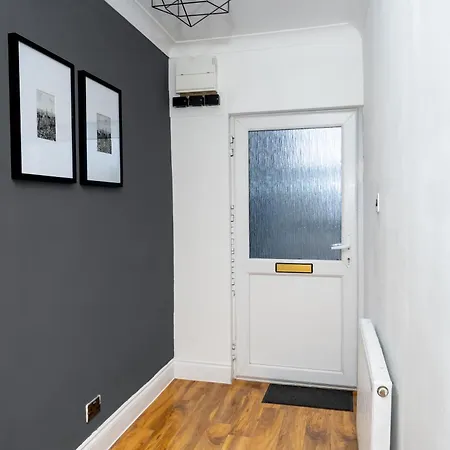 Elegant 1bd, Gym, Parking, Bus To Airport, Sleeps4 Villa