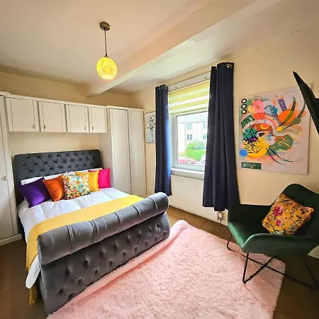 2 Bed Apt, 4 Beds, 3 Tvs Parking Apartament *