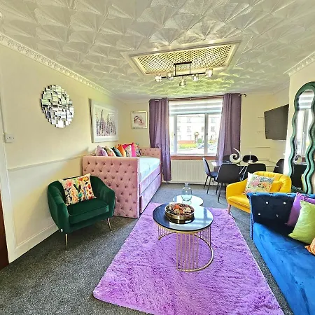 Apartament 2 Bed Apt, 4 Beds, 3 Tvs Parking