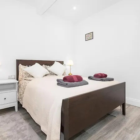 Private Hot Tub - Garden Terrace - Free Parking - Zen & Bubbles