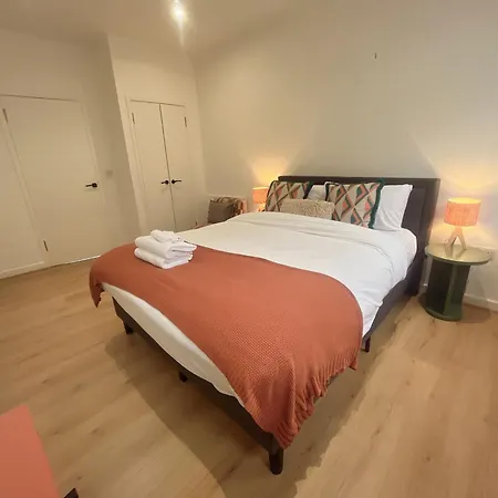 Two Cozy In A Residential דירה *