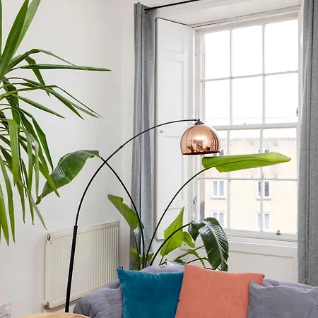 Chic And Stylish 2-bedroom Near Centre