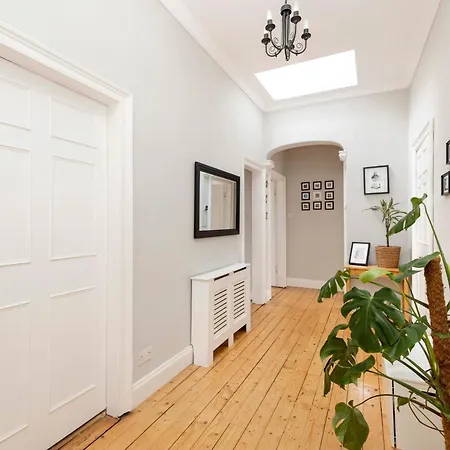 Chic And Stylish 2-bedroom Near Centre Edinburgh