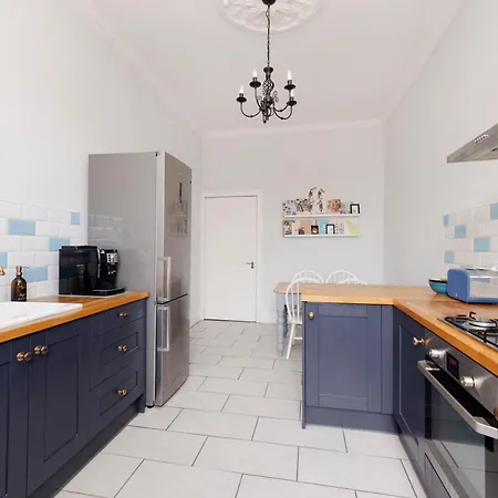 Chic And Stylish 2-bedroom Near Centre Edinburgh