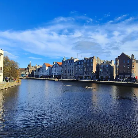 Unique 1 Bed House With Private Parking Lägenhet Edinburg