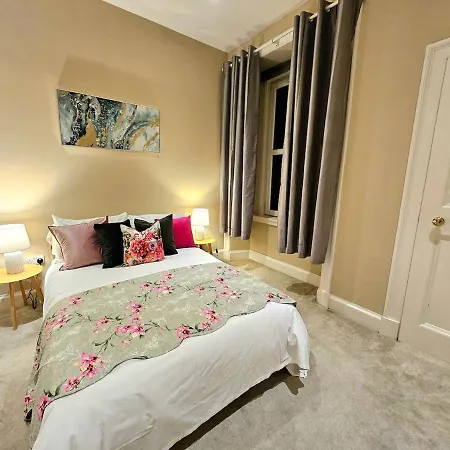 2 Bedroom Apt, 4 Beds, 3 Tv Near Fountain Park