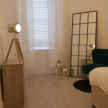 Elegant 3br At Haymarket Apartmán Edinburgh