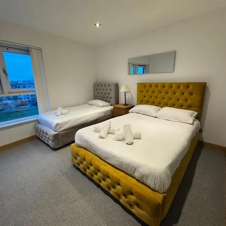 Appartamento Weston's Penthouse Sleep 10, 6 Beds Free Parking *