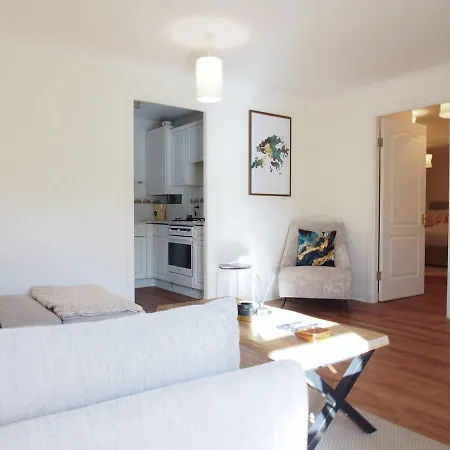 Fettes - Homely 2bd In Quiet Development